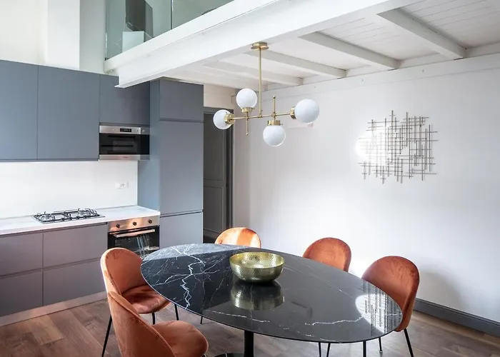 Apartment Brand New - Luxury 4 Bedroom And 4 Bathroom At Duomo